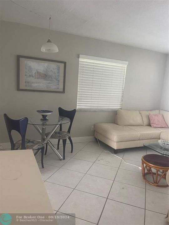 For Rent: $2,150 (2 beds, 1 baths, 1054 Square Feet)