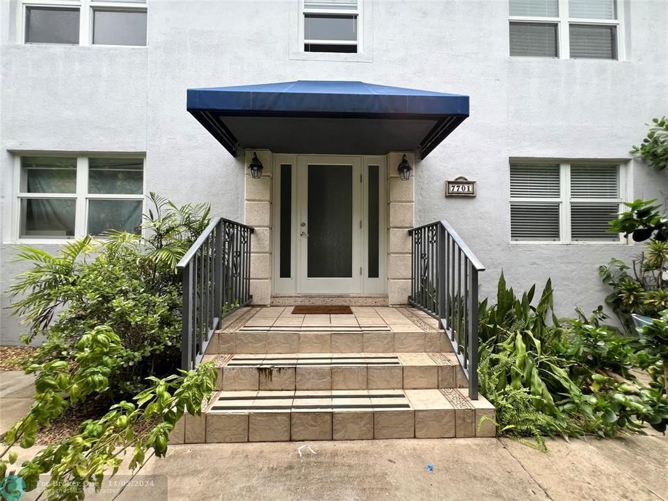 For Sale: $425,000 (2 beds, 1 baths, 786 Square Feet)