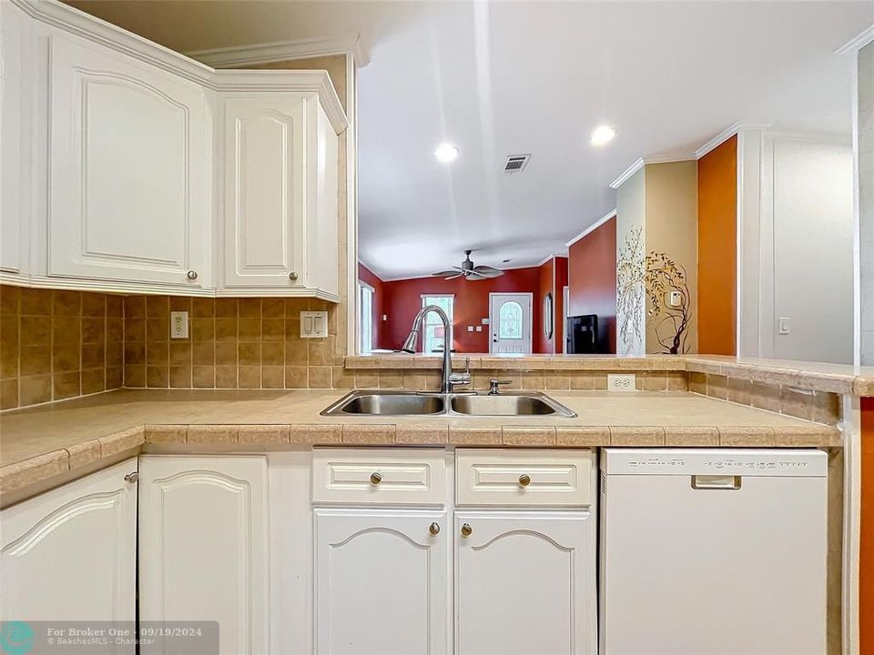 For Sale: $99,900 (3 beds, 2 baths, 1155 Square Feet)