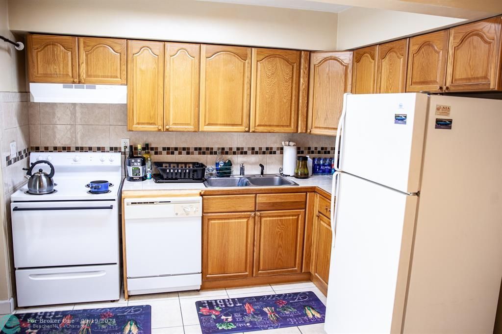 For Sale: $1,800 (1 beds, 1 baths, 0 Square Feet)