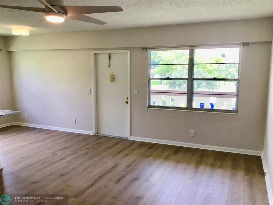 For Rent: $1,950 (2 beds, 1 baths, 840 Square Feet)