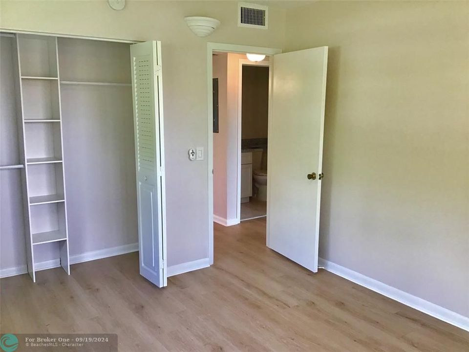 For Rent: $1,950 (2 beds, 1 baths, 840 Square Feet)