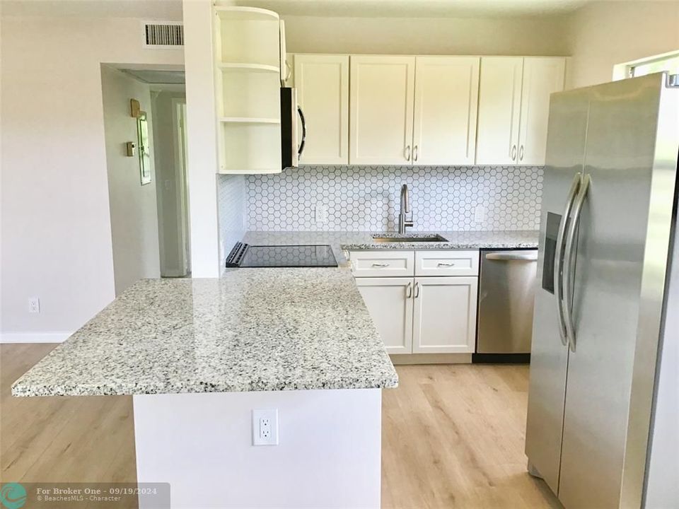 For Rent: $1,950 (2 beds, 1 baths, 840 Square Feet)