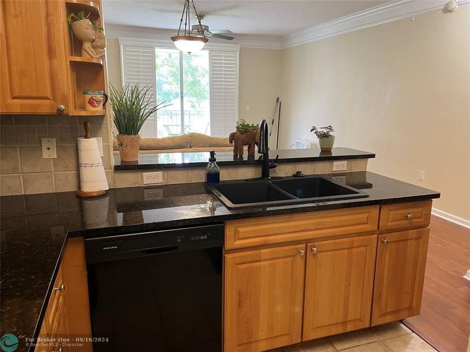 For Sale: $389,000 (2 beds, 2 baths, 1310 Square Feet)