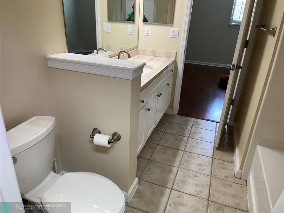 For Sale: $389,000 (2 beds, 2 baths, 1310 Square Feet)