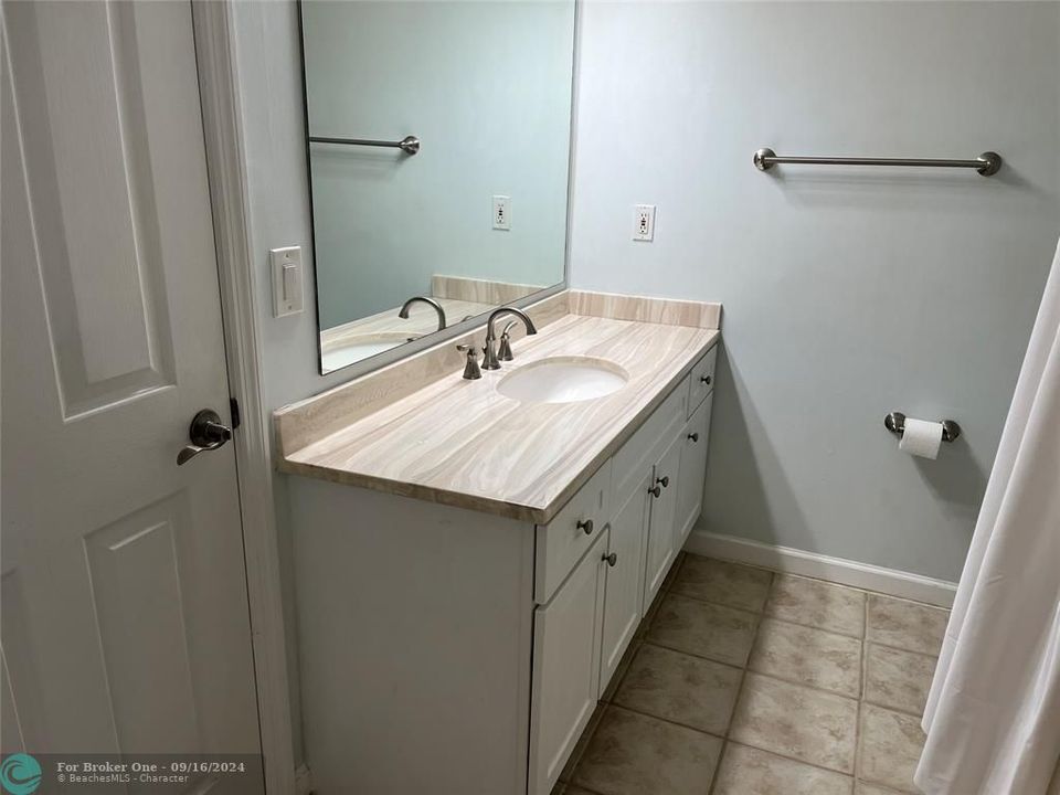 For Sale: $389,000 (2 beds, 2 baths, 1310 Square Feet)