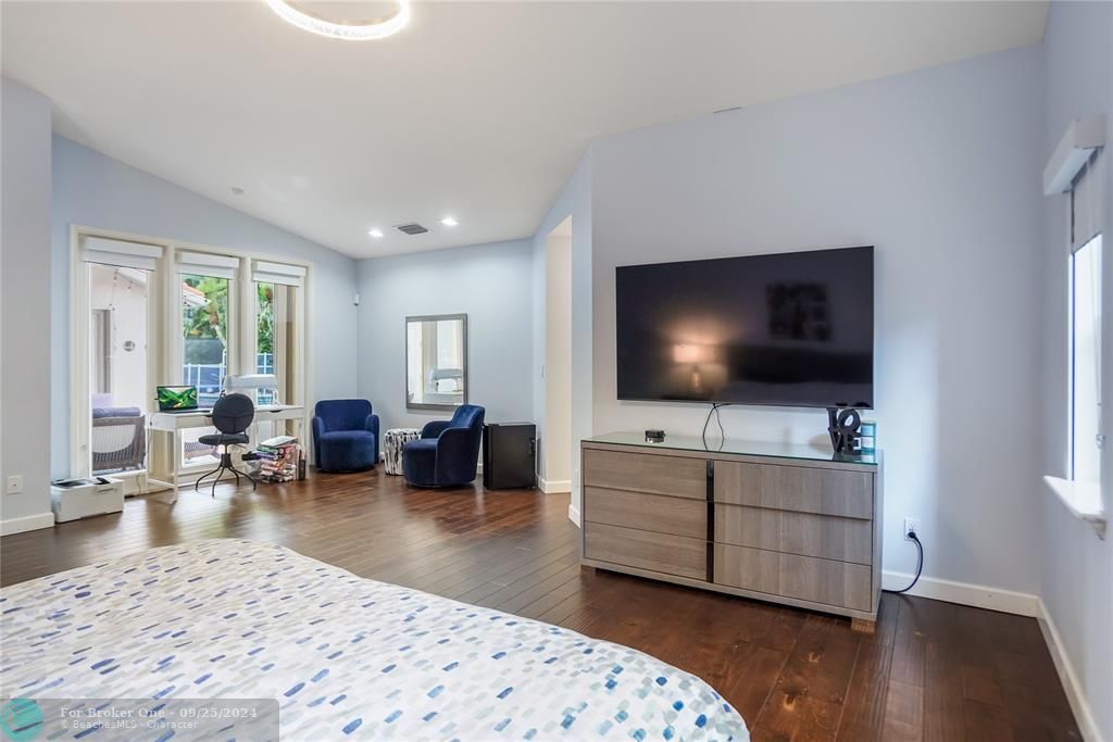 For Sale: $1,379,000 (4 beds, 2 baths, 3250 Square Feet)