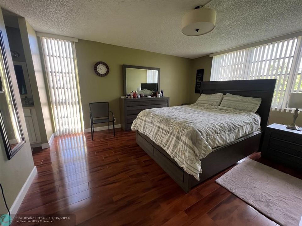 For Sale: $144,999 (2 beds, 2 baths, 1184 Square Feet)