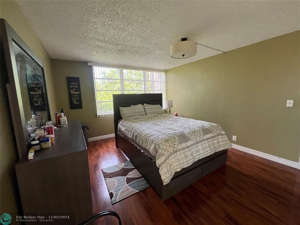 For Sale: $144,999 (2 beds, 2 baths, 1184 Square Feet)