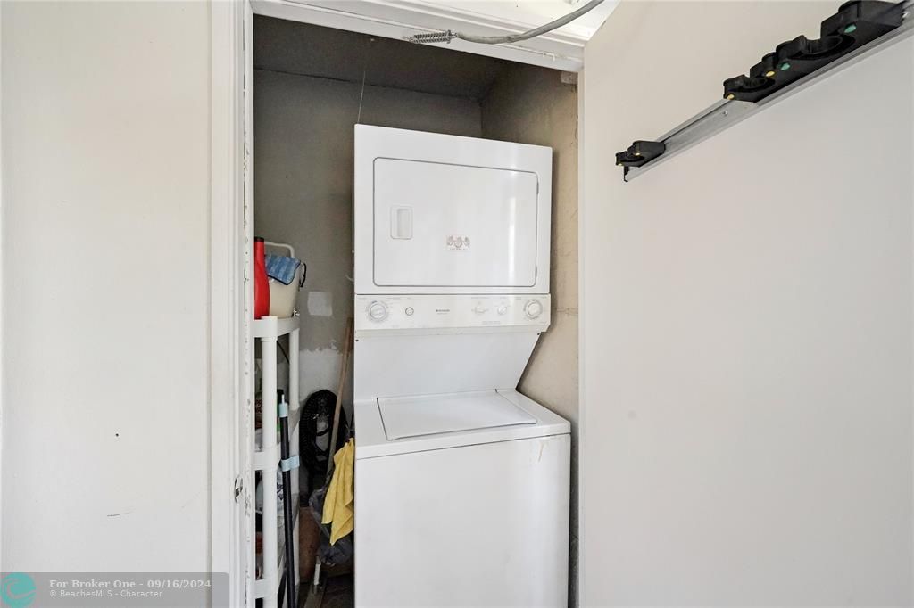 For Sale: $240,000 (2 beds, 2 baths, 1050 Square Feet)