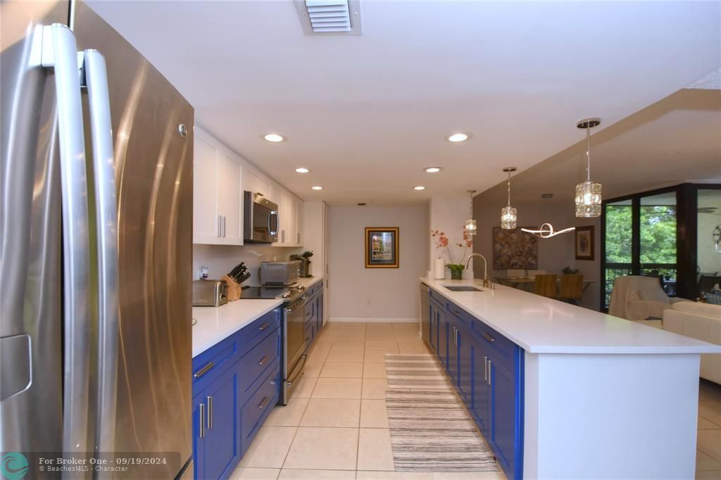 For Sale: $449,900 (2 beds, 2 baths, 1160 Square Feet)