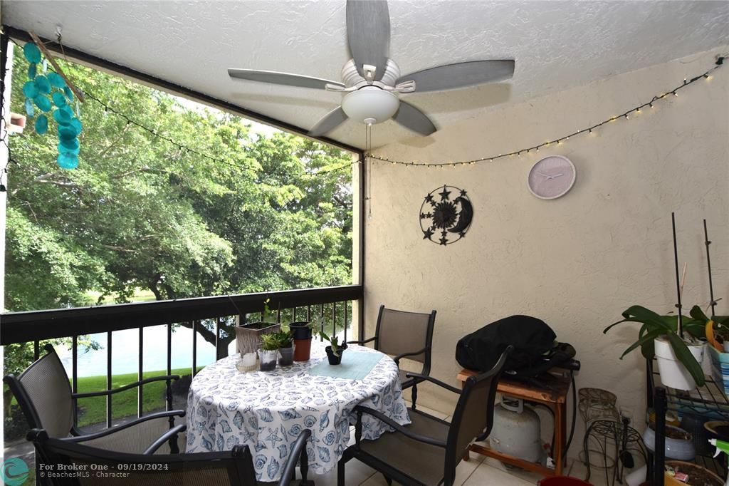 For Sale: $449,900 (2 beds, 2 baths, 1160 Square Feet)