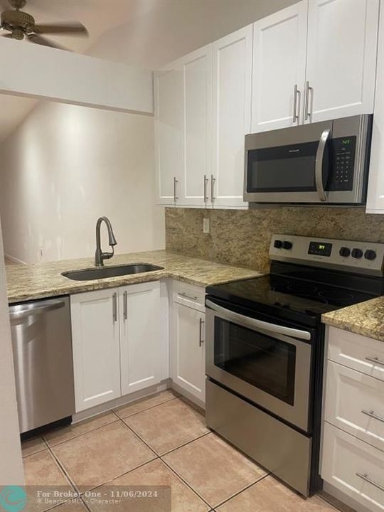 For Rent: $2,800 (2 beds, 2 baths, 982 Square Feet)