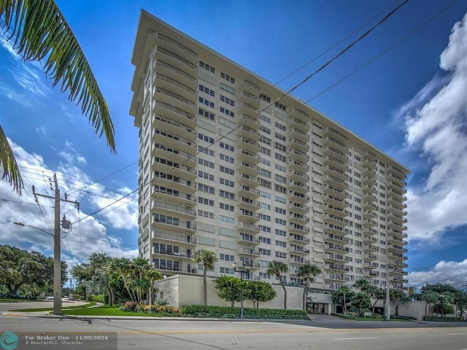 For Sale: $699,999 (2 beds, 2 baths, 1800 Square Feet)