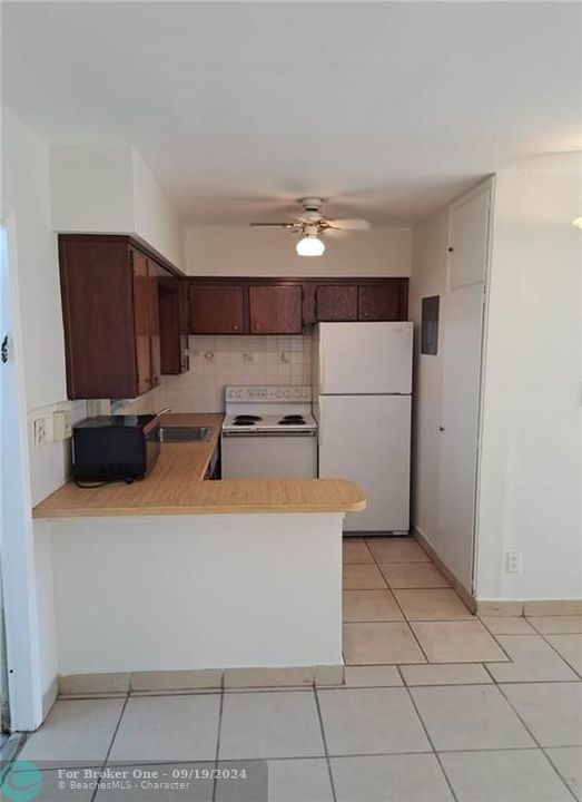 Active With Contract: $105,000 (1 beds, 1 baths, 600 Square Feet)