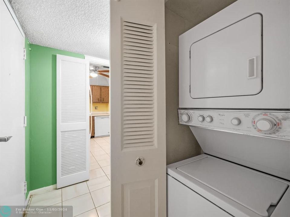 For Sale: $105,000 (1 beds, 1 baths, 783 Square Feet)