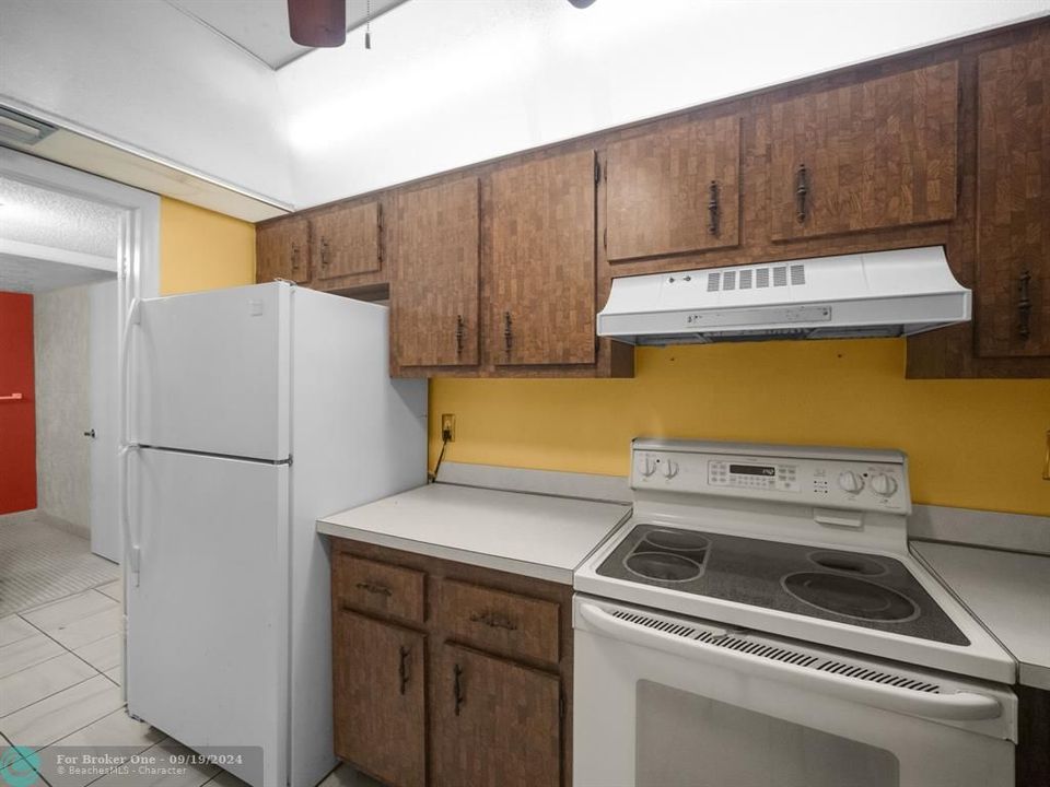 For Sale: $105,000 (1 beds, 1 baths, 783 Square Feet)