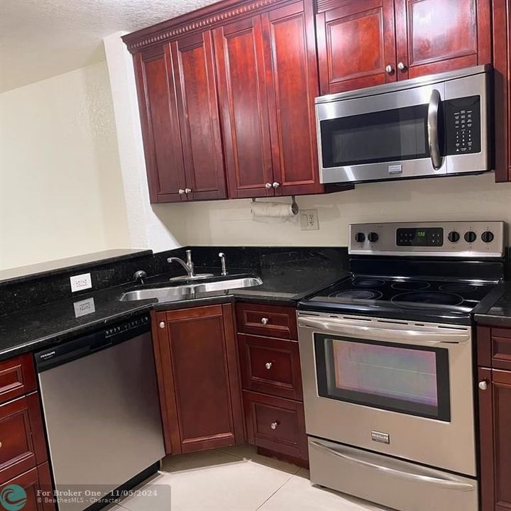 For Rent: $2,600 (3 beds, 2 baths, 1465 Square Feet)