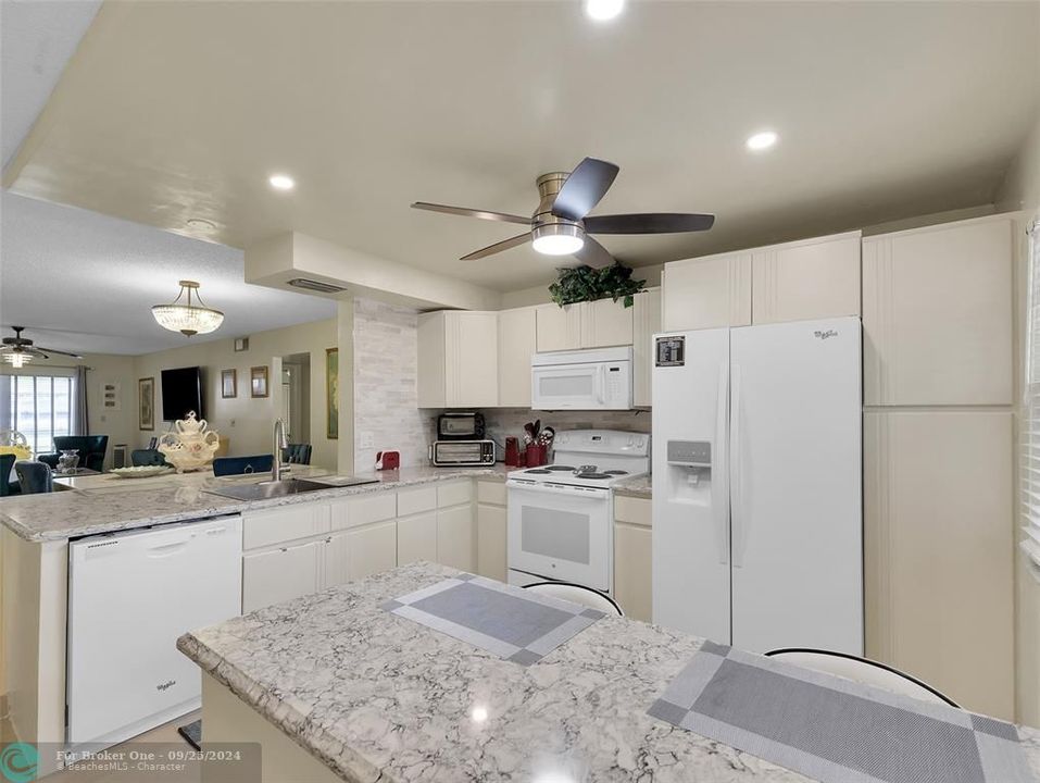 Active With Contract: $3,650 (2 beds, 2 baths, 1115 Square Feet)