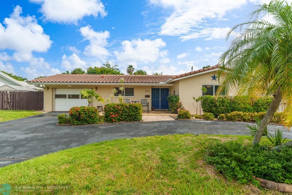 For Sale: $625,000 (3 beds, 2 baths, 1727 Square Feet)