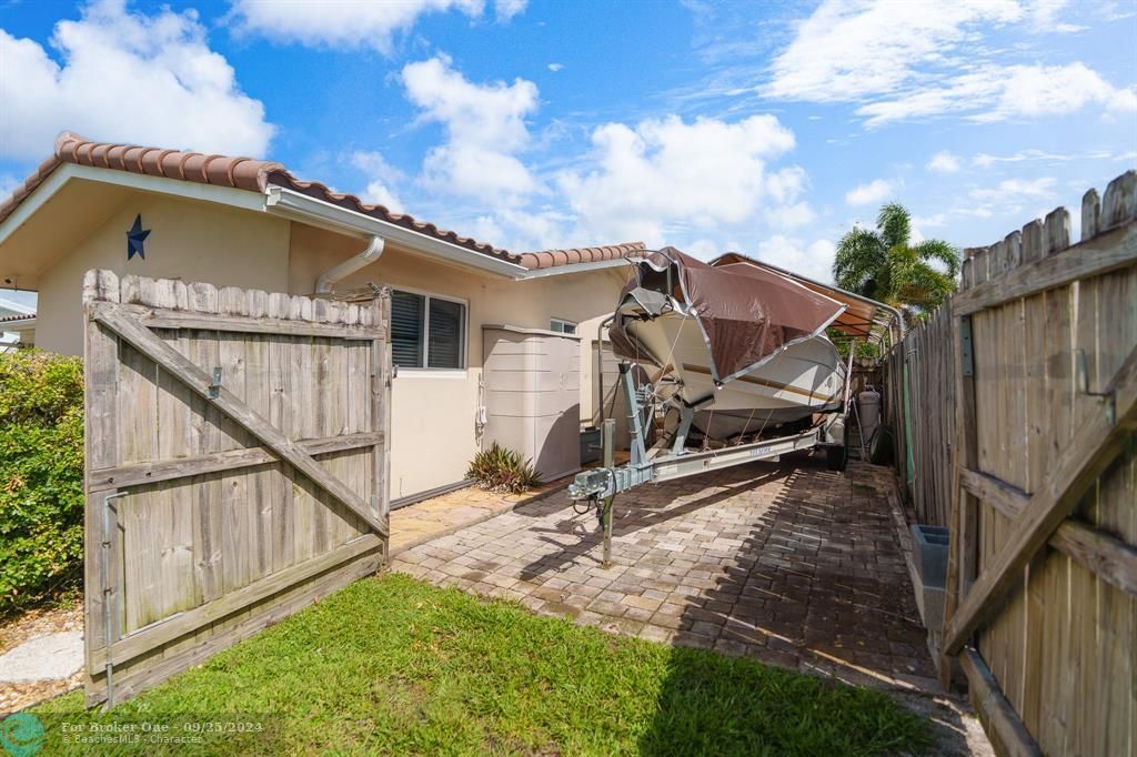 For Sale: $625,000 (3 beds, 2 baths, 1727 Square Feet)