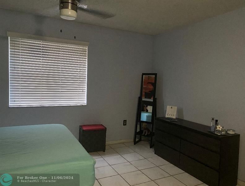 For Rent: $3,000 (3 beds, 2 baths, 1090 Square Feet)