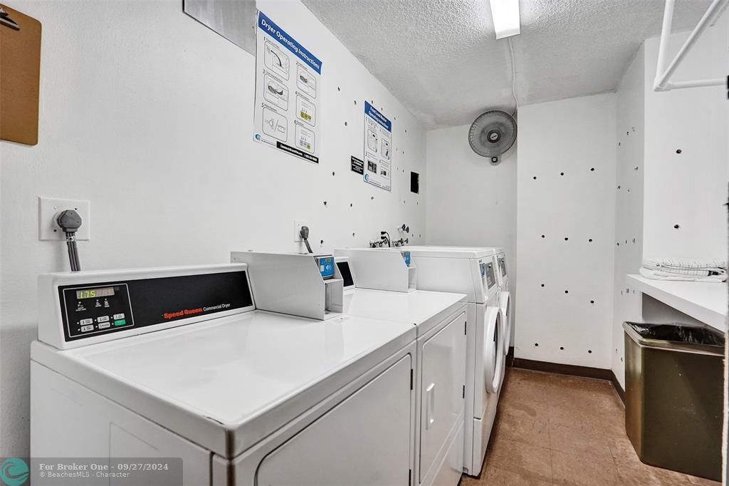 Active With Contract: $1,800 (0 beds, 1 baths, 595 Square Feet)