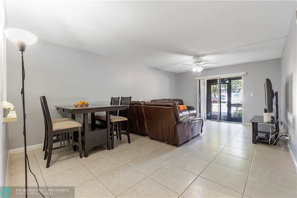 For Sale: $184,000 (2 beds, 1 baths, 825 Square Feet)