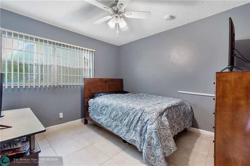 For Sale: $184,000 (2 beds, 1 baths, 825 Square Feet)