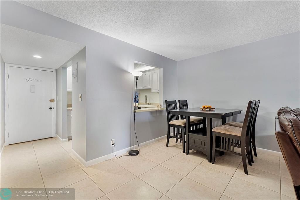 For Sale: $184,000 (2 beds, 1 baths, 825 Square Feet)