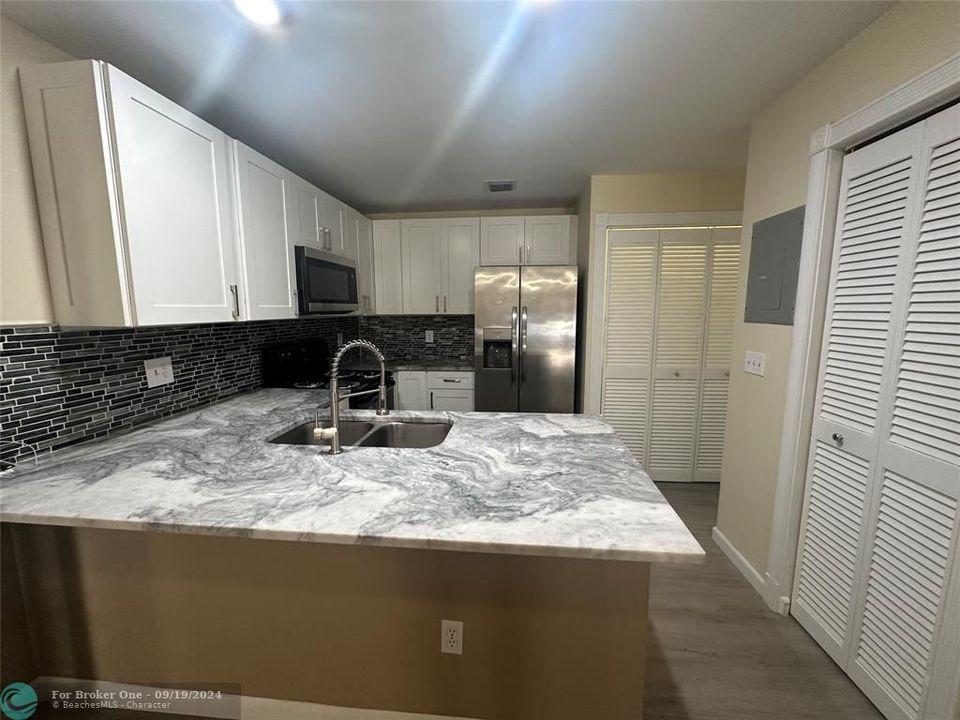 For Sale: $330,000 (3 beds, 2 baths, 1186 Square Feet)