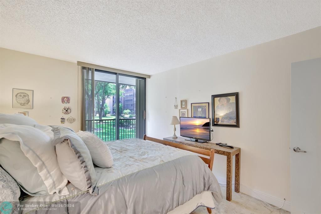 Active With Contract: $315,000 (2 beds, 2 baths, 1314 Square Feet)