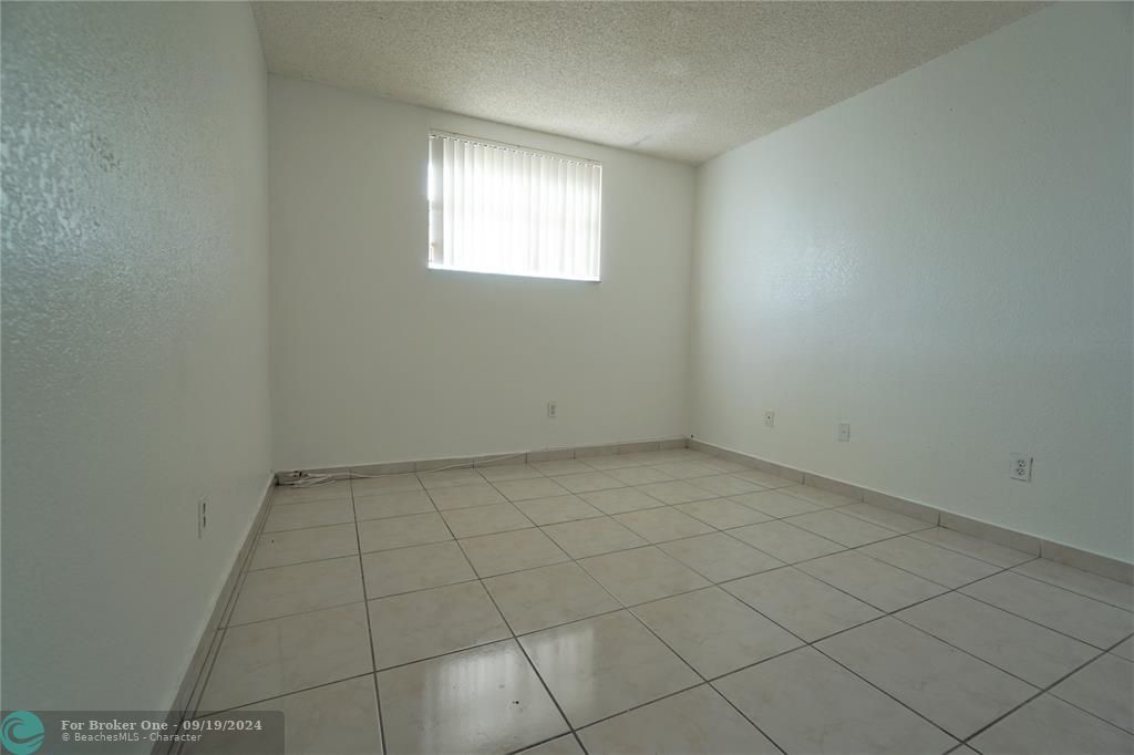 For Sale: $199,900 (2 beds, 1 baths, 770 Square Feet)