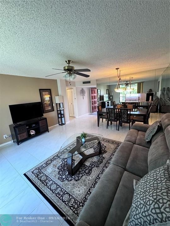 For Sale: $258,000 (2 beds, 2 baths, 930 Square Feet)