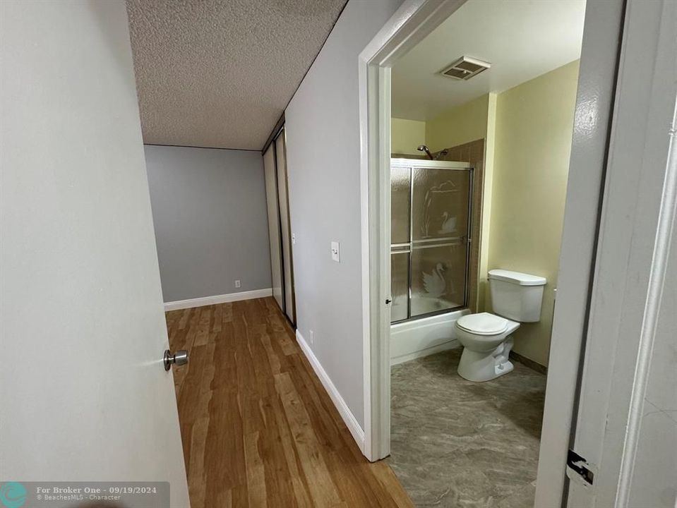 Active With Contract: $2,200 (2 beds, 2 baths, 1106 Square Feet)