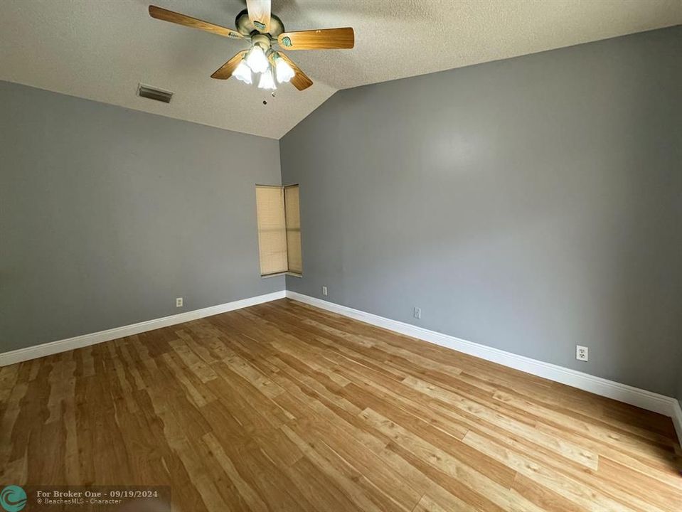 Active With Contract: $2,200 (2 beds, 2 baths, 1106 Square Feet)