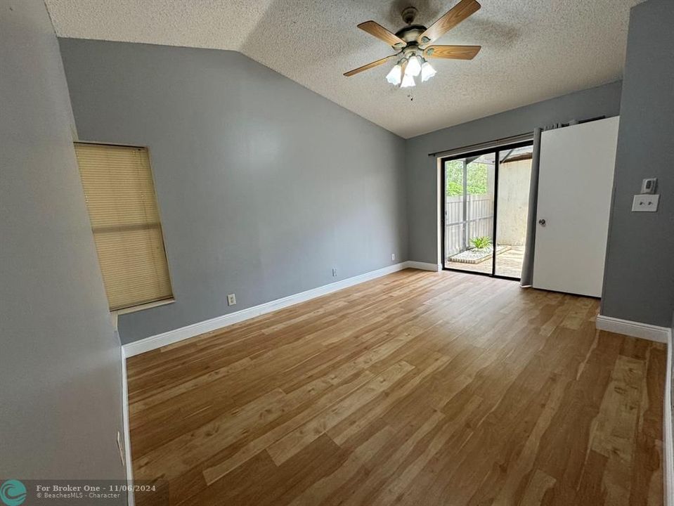 Active With Contract: $2,200 (2 beds, 2 baths, 1106 Square Feet)