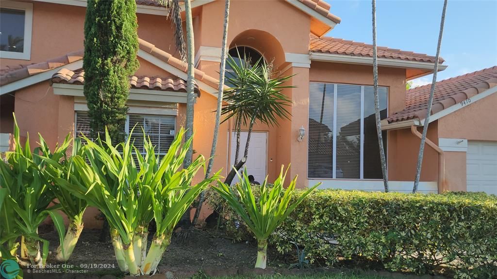 En Venta: $699,000 (4 camas, 3 baños, 2776 Pies cuadrados)