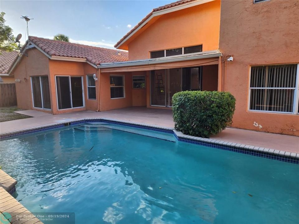 En Venta: $699,000 (4 camas, 3 baños, 2776 Pies cuadrados)