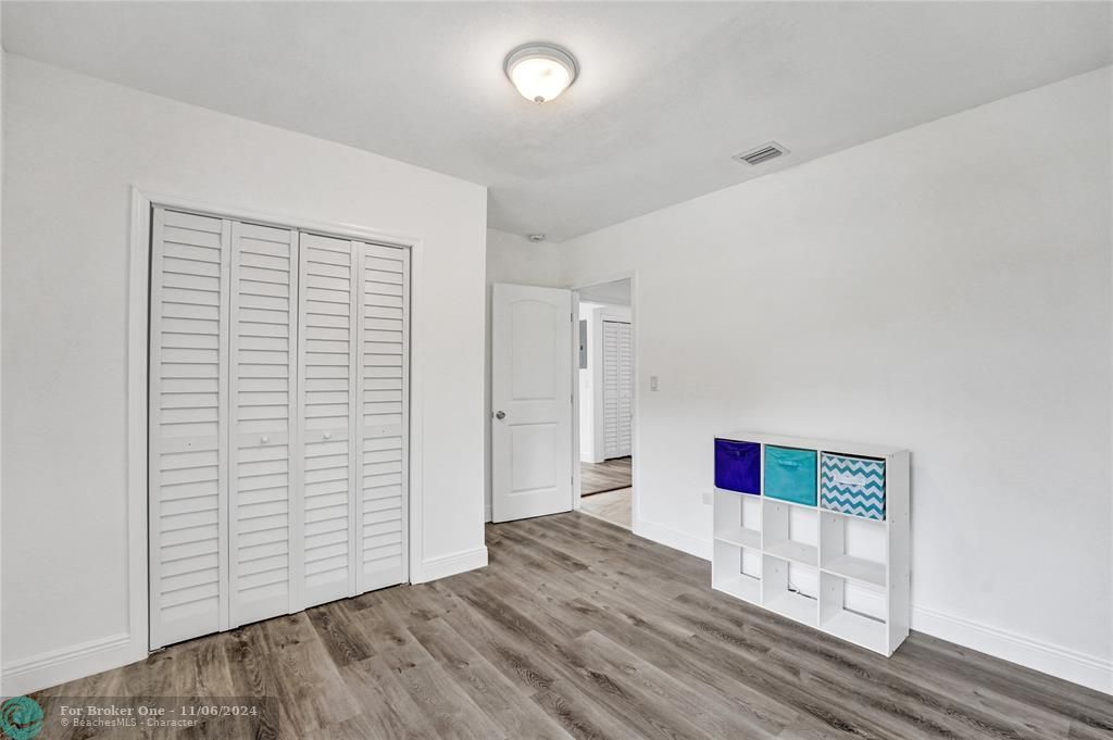 Active With Contract: $2,295 (2 beds, 1 baths, 0 Square Feet)