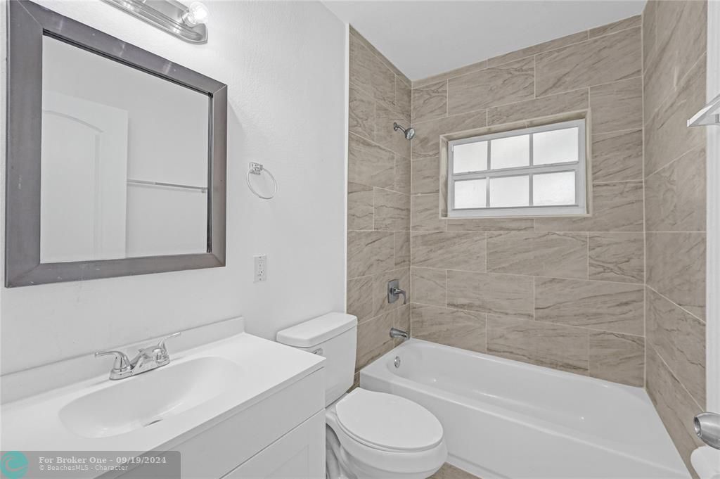 Active With Contract: $2,295 (2 beds, 1 baths, 0 Square Feet)