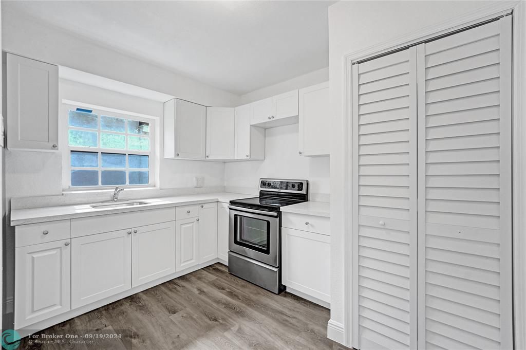 Active With Contract: $2,295 (2 beds, 1 baths, 0 Square Feet)