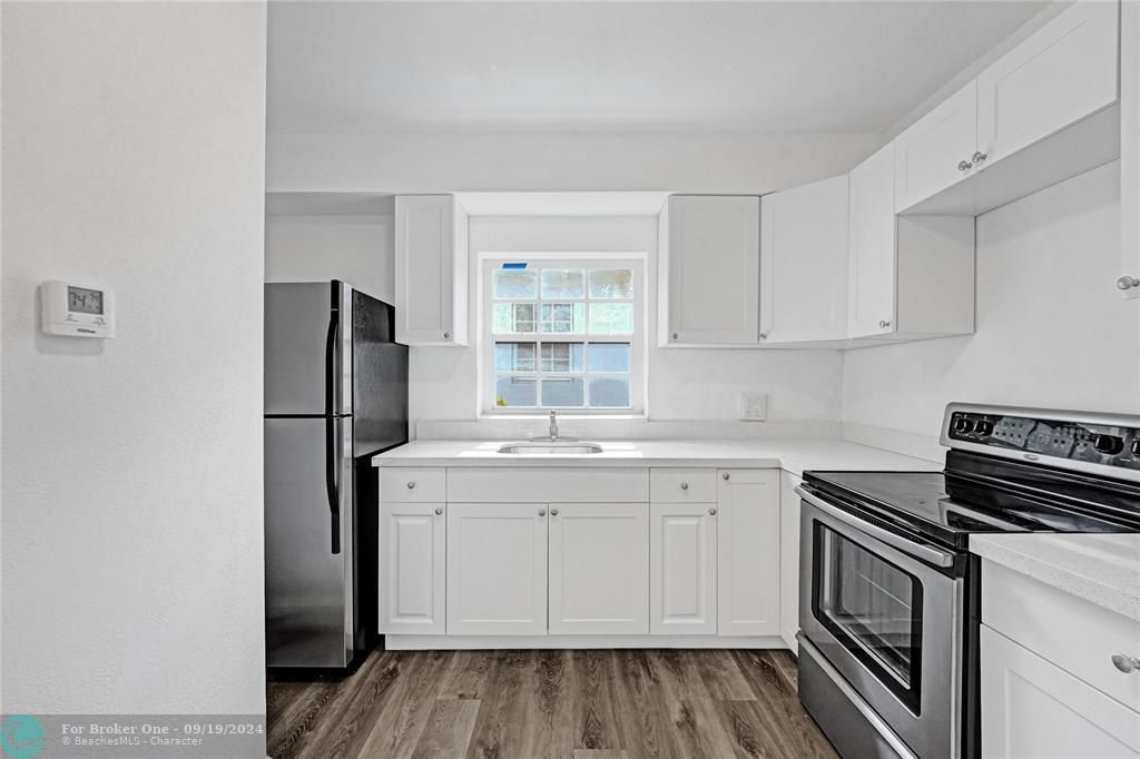 Active With Contract: $2,295 (2 beds, 1 baths, 0 Square Feet)