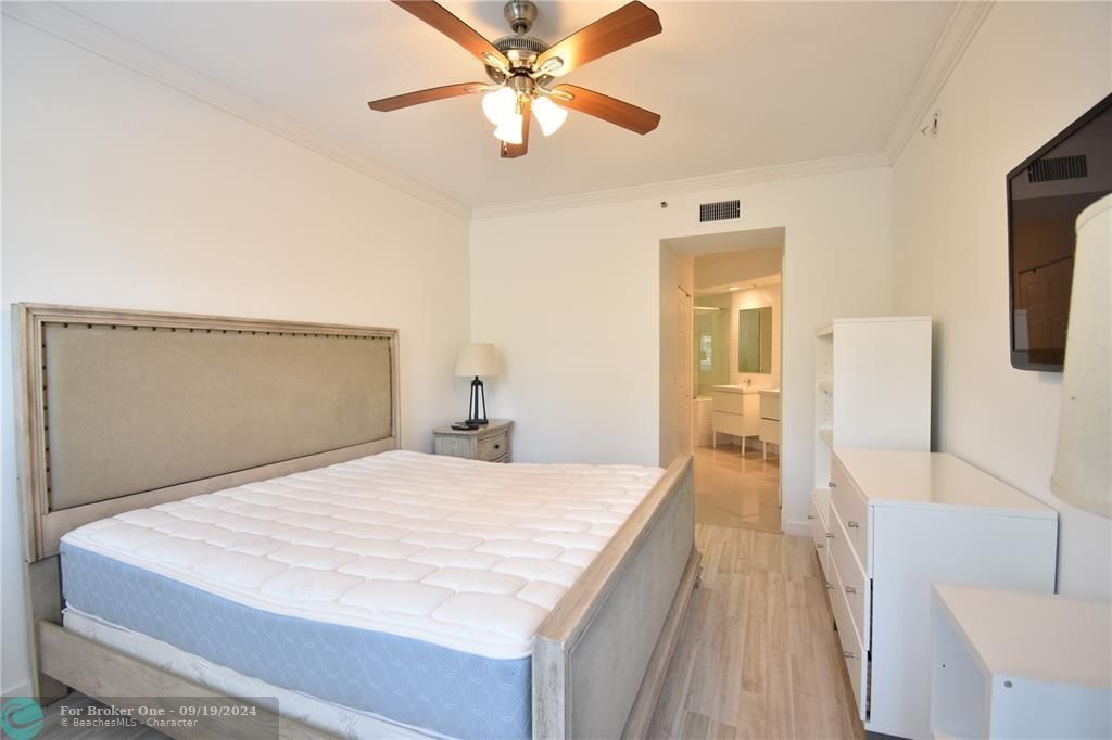 For Rent: $4,100 (3 beds, 2 baths, 1320 Square Feet)