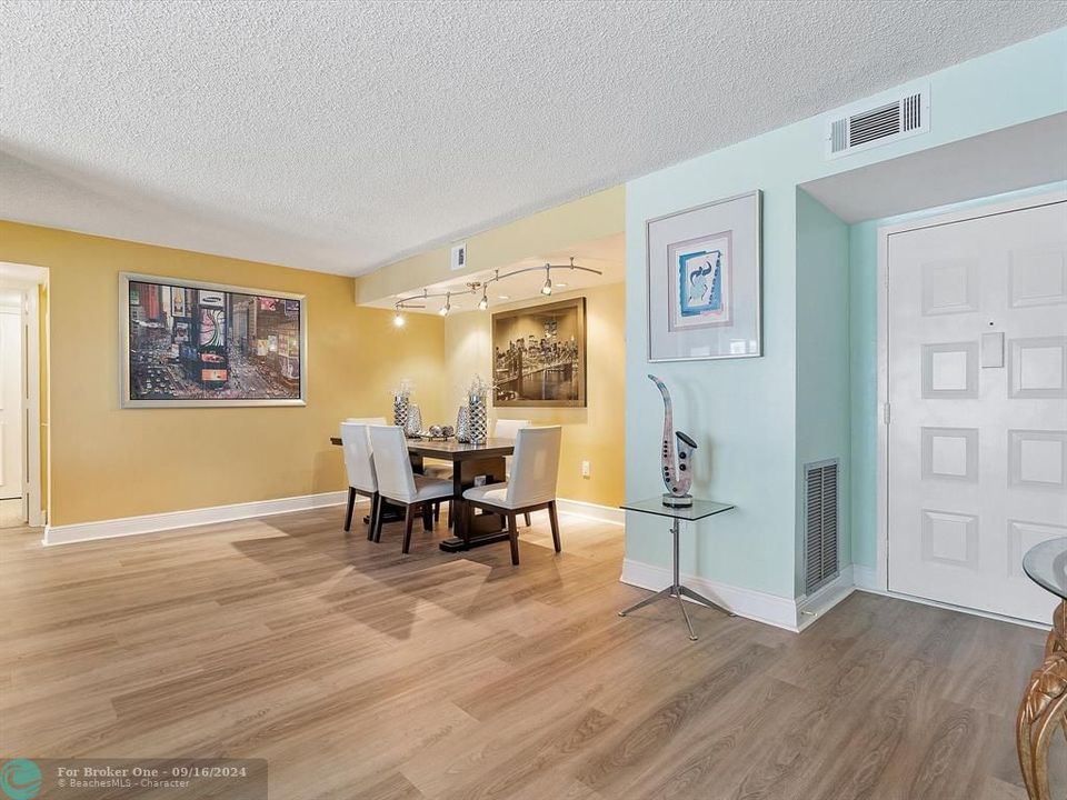 For Sale: $569,000 (2 beds, 2 baths, 1570 Square Feet)