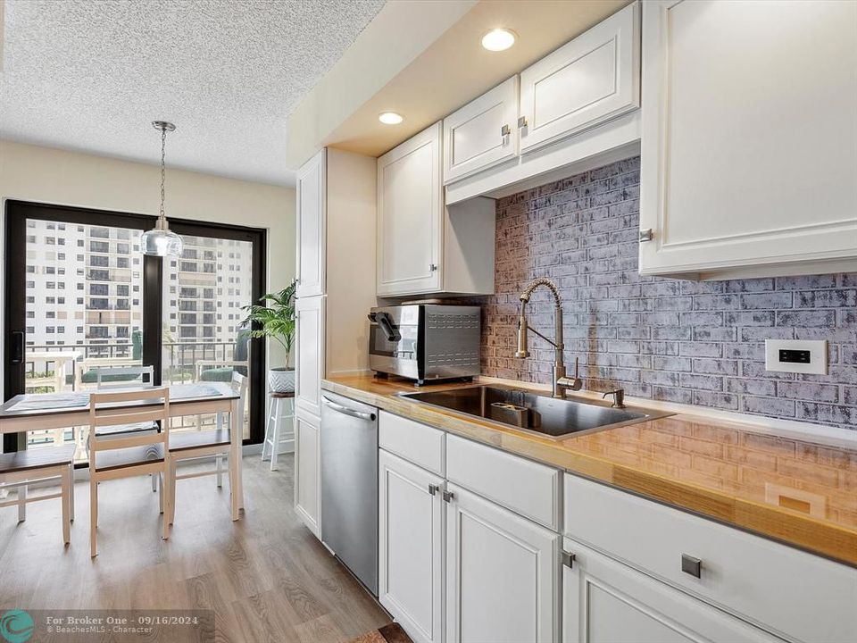 For Sale: $569,000 (2 beds, 2 baths, 1570 Square Feet)