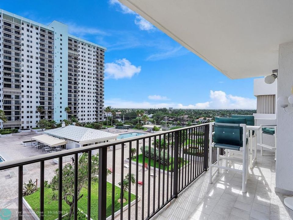 For Sale: $569,000 (2 beds, 2 baths, 1570 Square Feet)