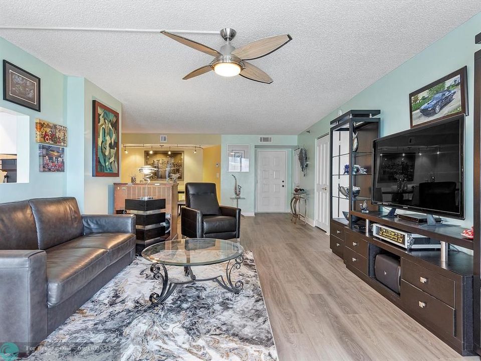 For Sale: $569,000 (2 beds, 2 baths, 1570 Square Feet)