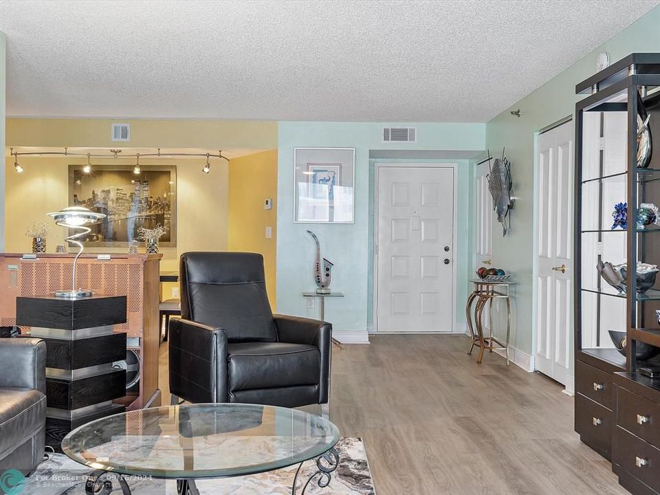 For Sale: $569,000 (2 beds, 2 baths, 1570 Square Feet)