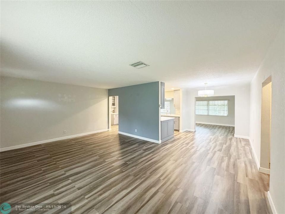 Active With Contract: $3,000 (2 beds, 2 baths, 1629 Square Feet)